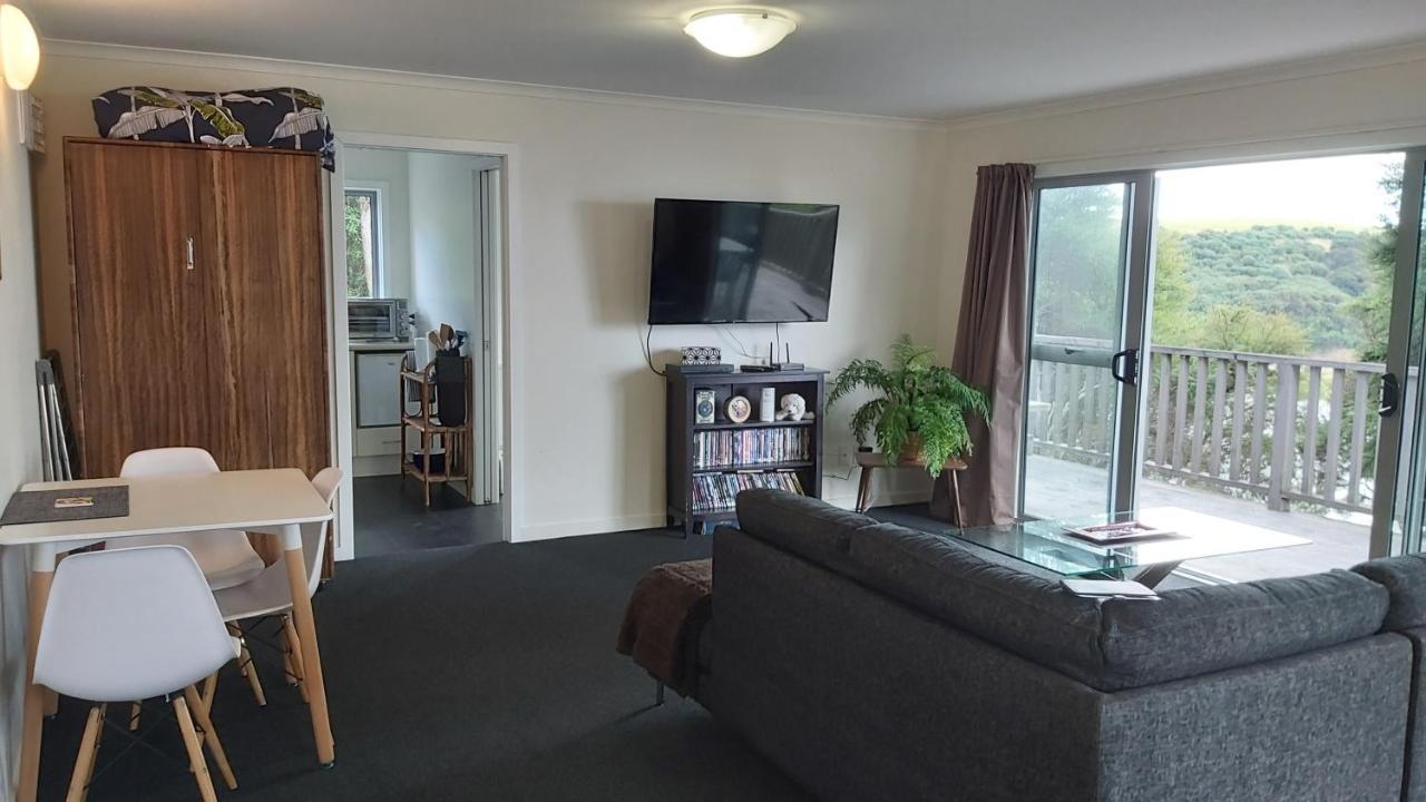 Tree House Apartment Taieri Mouth Exterior foto
