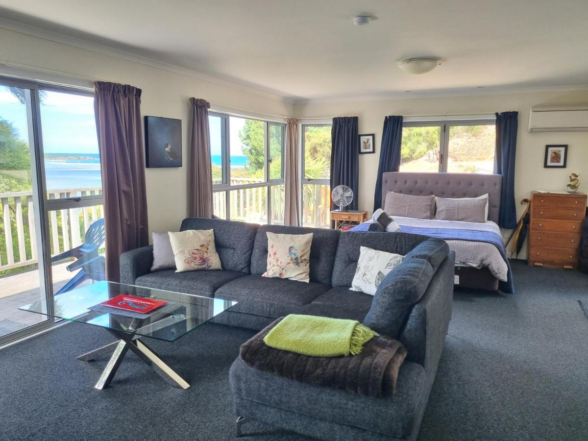 Tree House Apartment Taieri Mouth Exterior foto